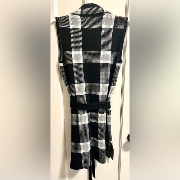 Adrienne Vittadini Plaid Pockets Collared Vest - Picture 5 of 5